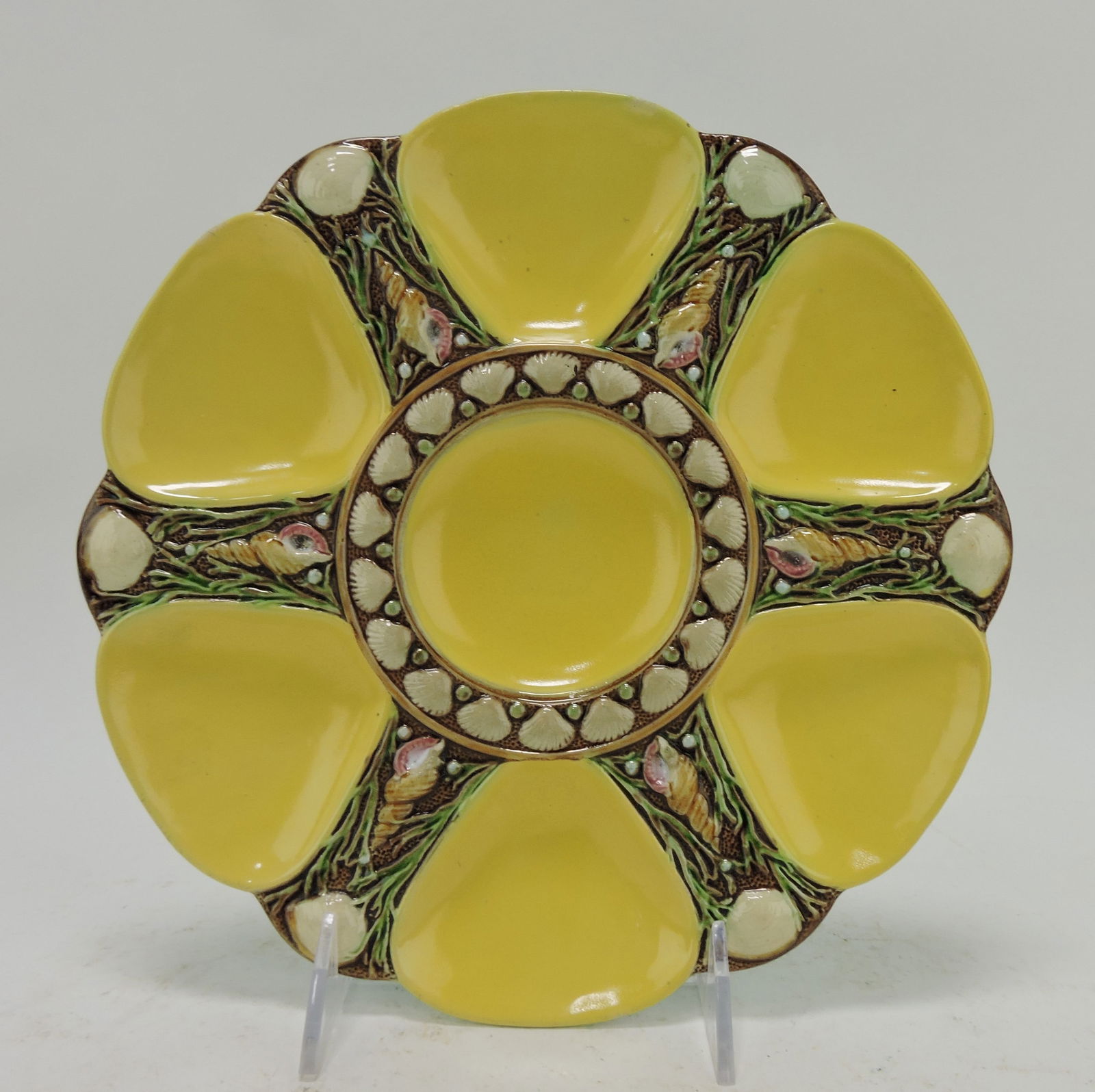 Minton majolica six well yellow oyster: plate, shape no. 1323, 9"