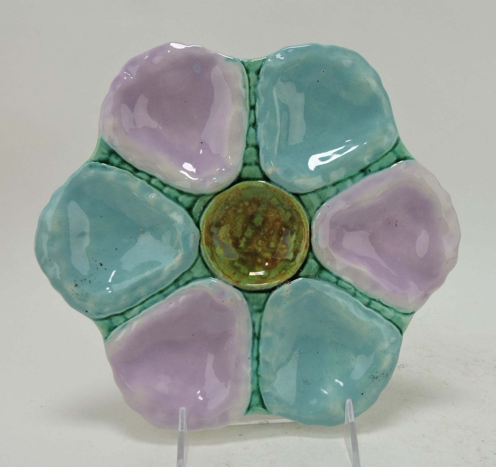 Majolica six well oyster plate,: alternating turquoise and pink wells, 9 1/2"; Sue & Harry Thurmon Collection