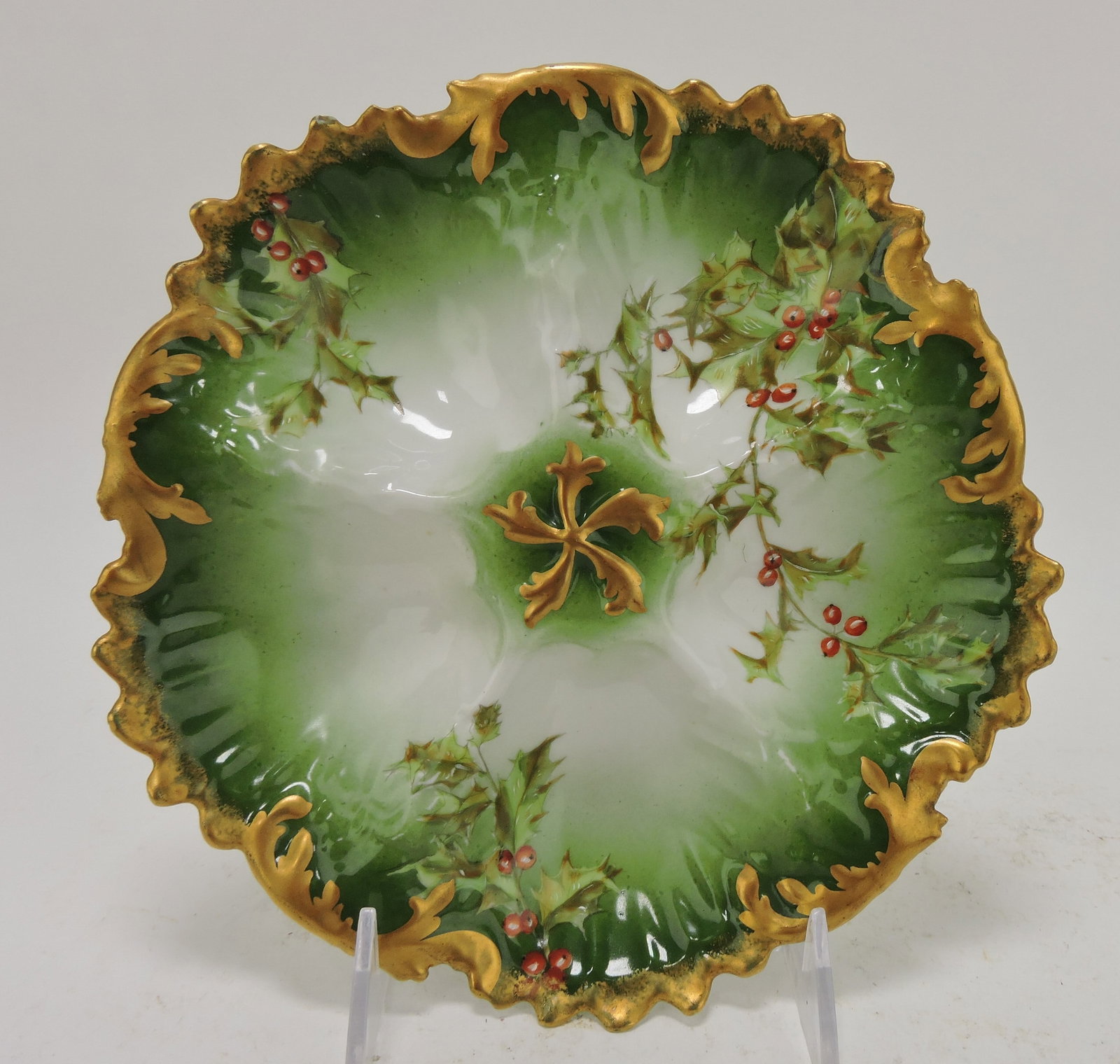 T & V France holly and berry five well: oyster plate, 8"