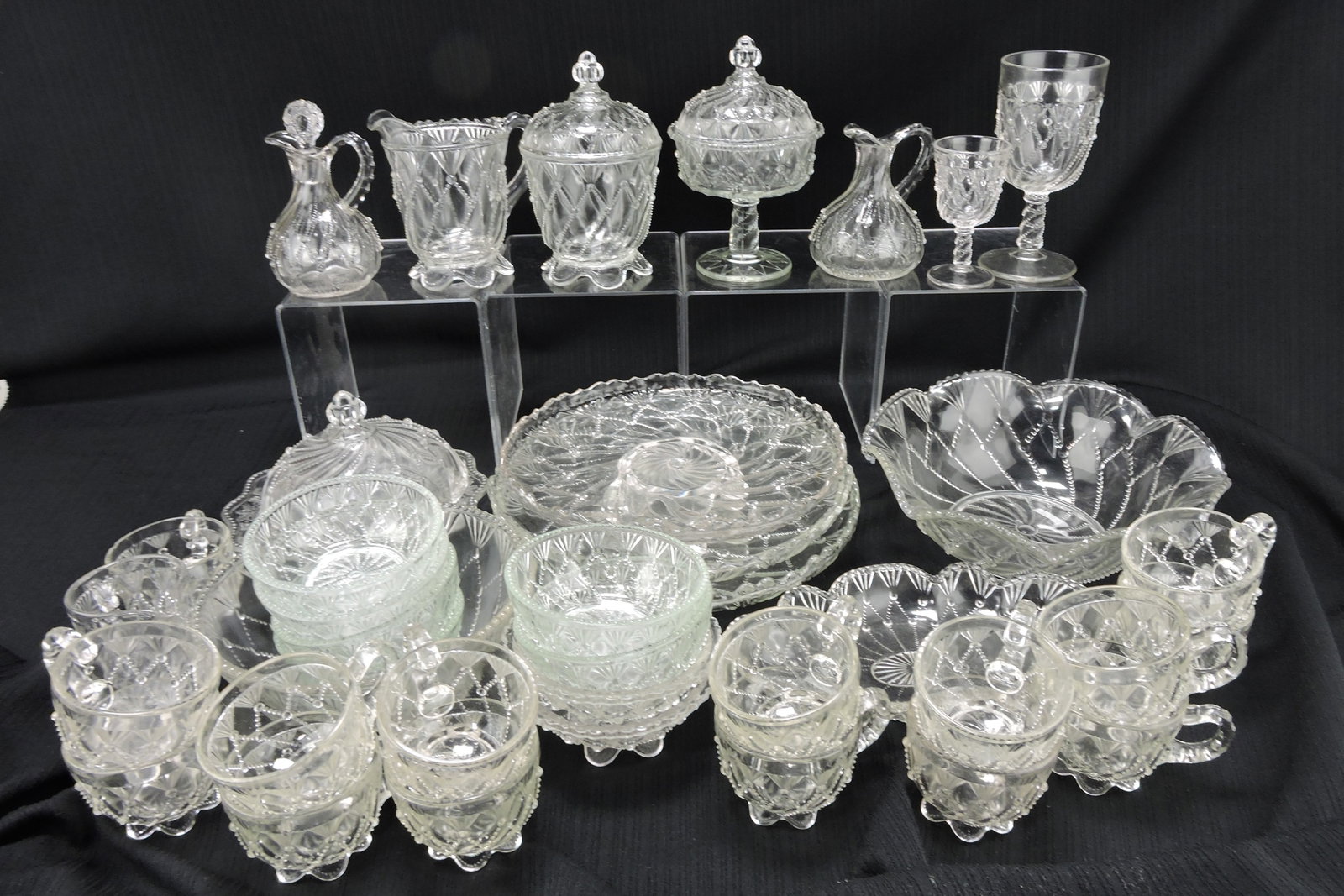 Greentown clear Cord & Drapery: lot of 38 pcs