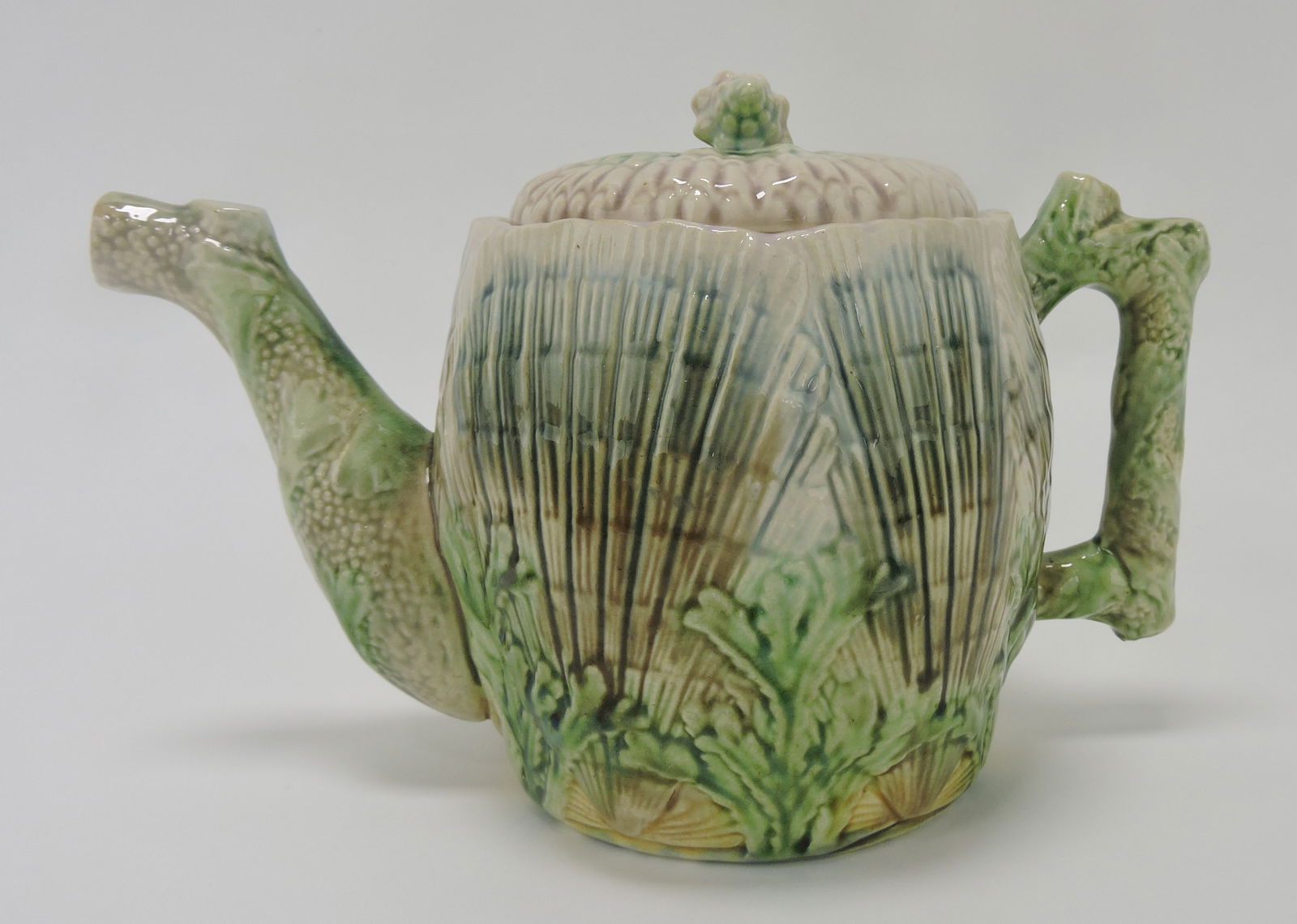 Etruscan majolica shell and seaweed: large coffee pot, 6"