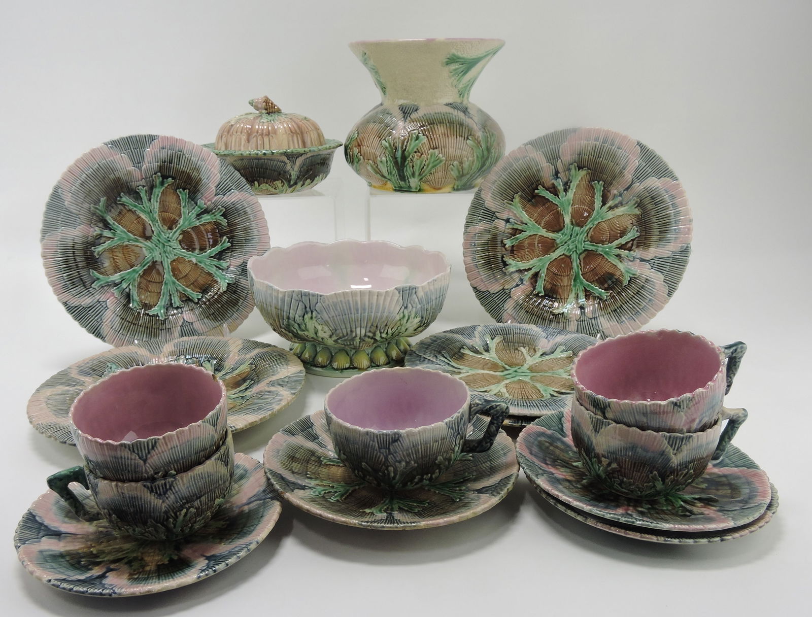 Etruscan majolica shell and seaweed (1 of 1)