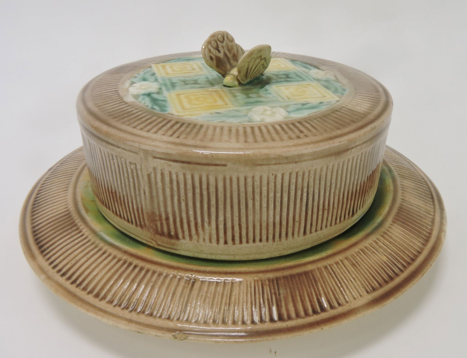 Rare Etruscan majolica butter dish: with butterfly handle, 8"d, 3 1/2"h