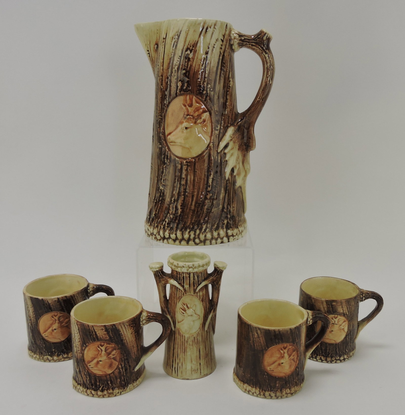 Continental majolica tankard, 4 mugs, and: bud vase with stag and antler handles