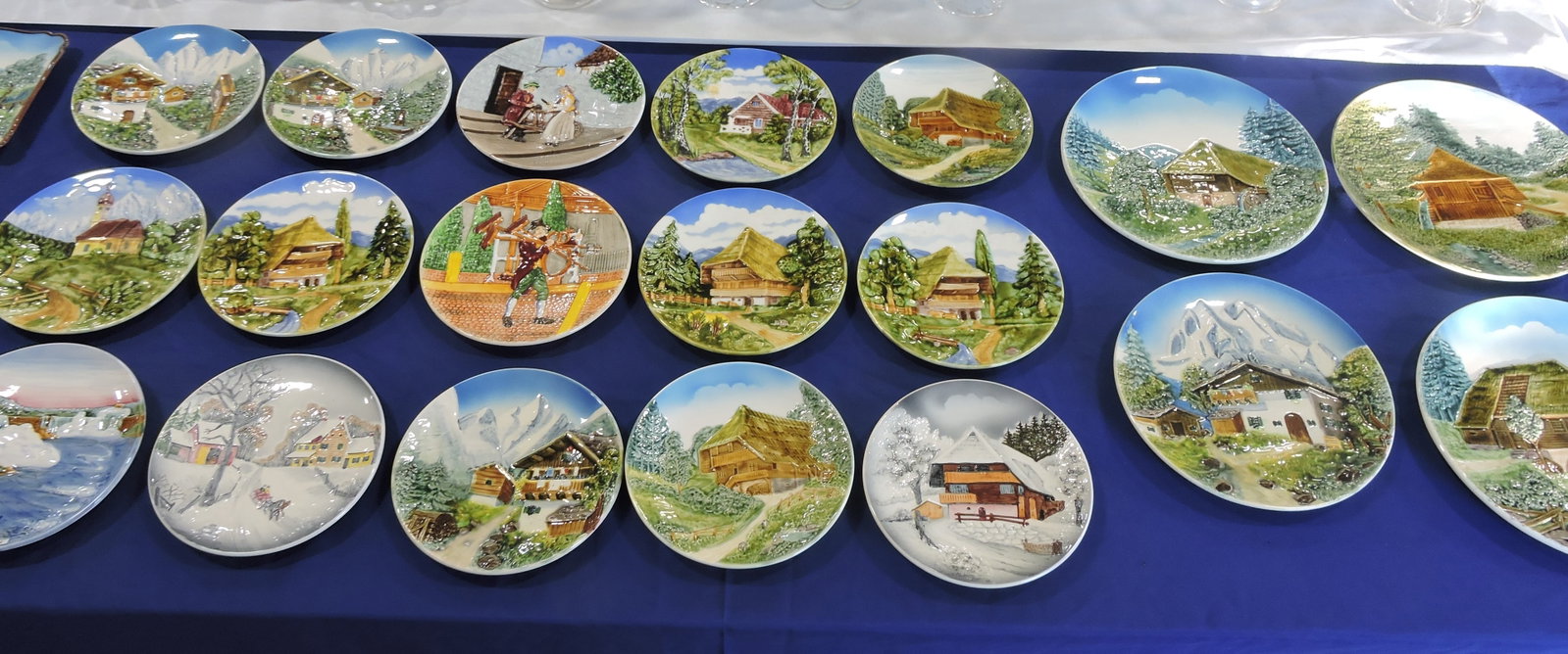 Majolica lot of 22 scenic plates and: chargers, 9 to 13"