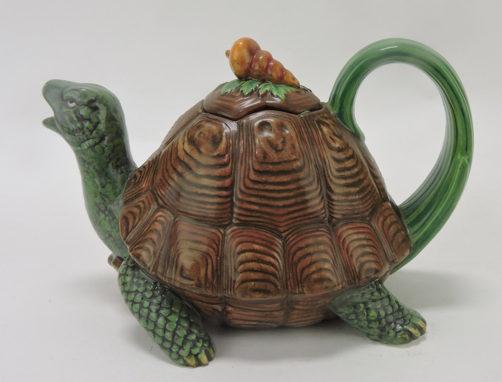 Royal Doulton Minton Archives: tortoise teapot; Sue & Harry Thurmon Collection