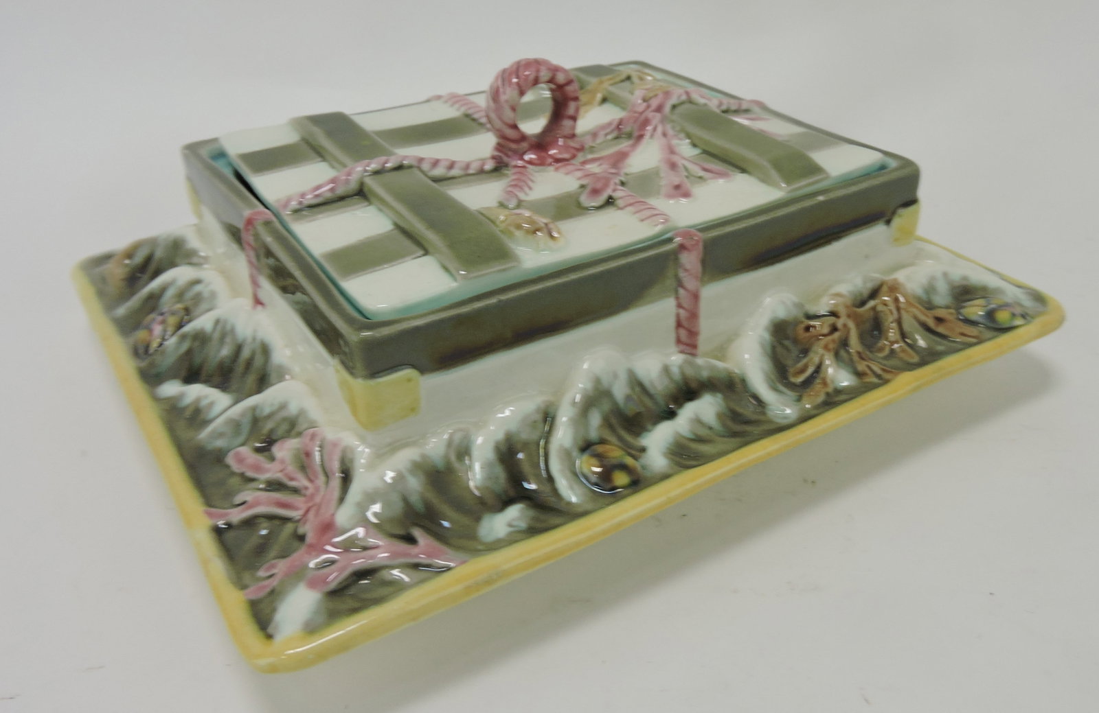 Wedgwood majolica Argenta crate on: waves sardine box, 8"l, 3 1/4"h