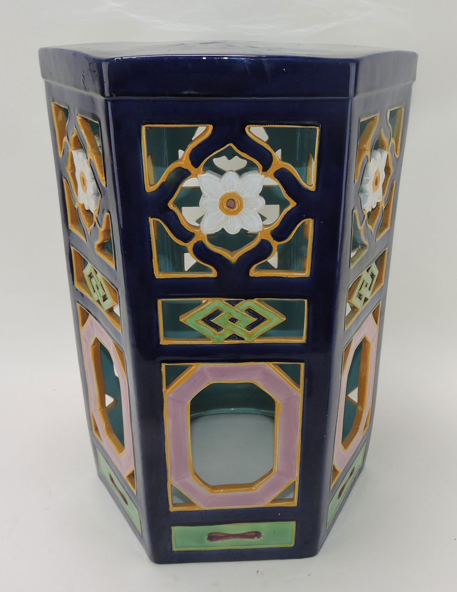 Minton majolica cobalt reticulated: garden seat with rosettes, 19"