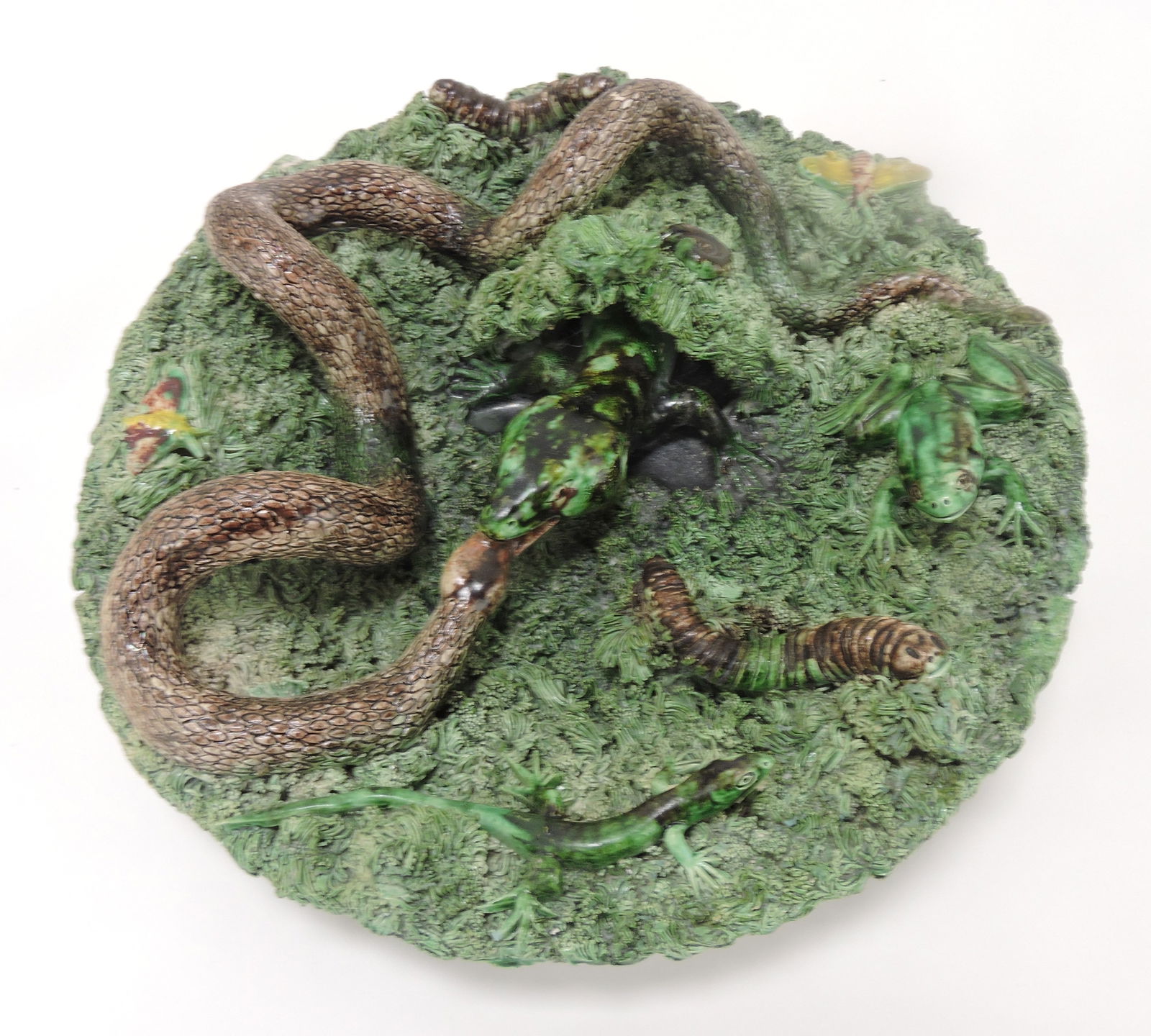 Portugal palissy round plaque with (1 of 2)