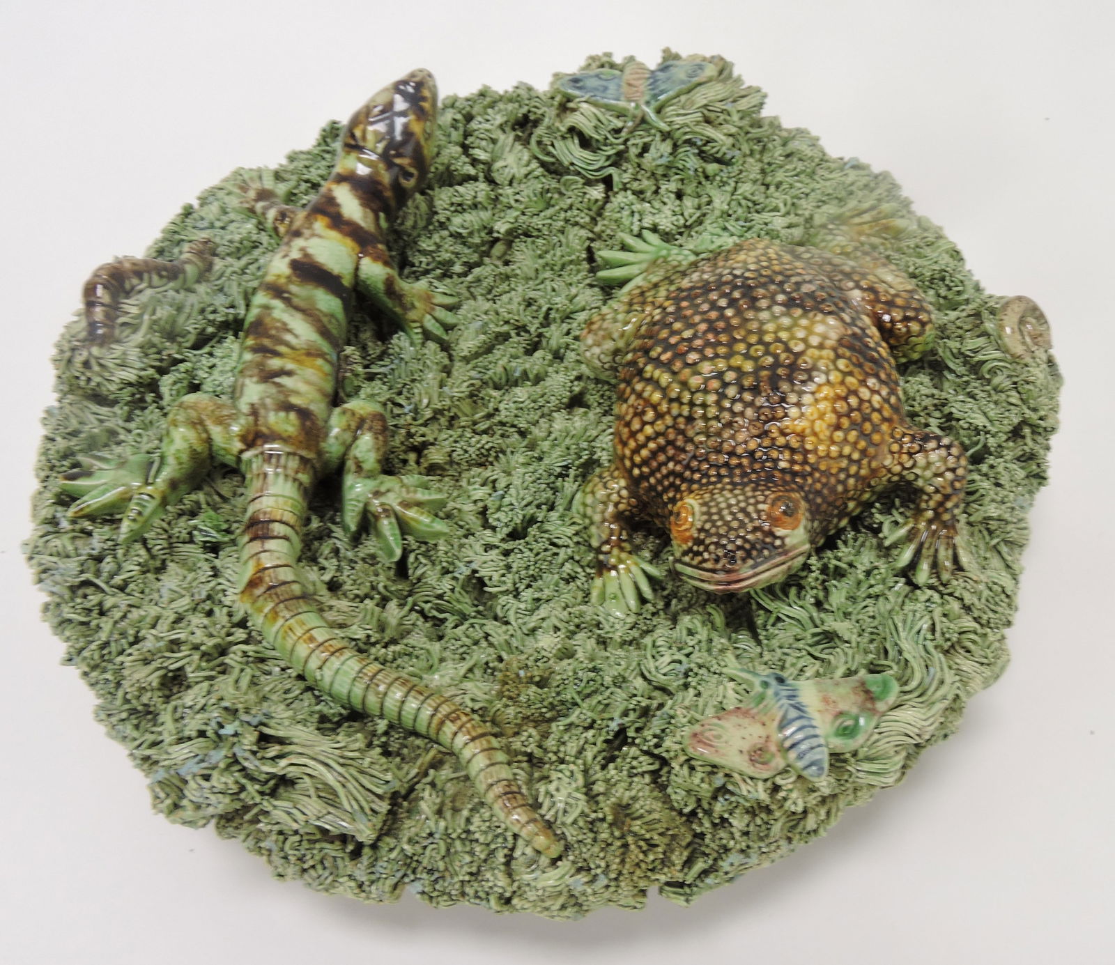 Portugal palissy round plaque with (1 of 2)