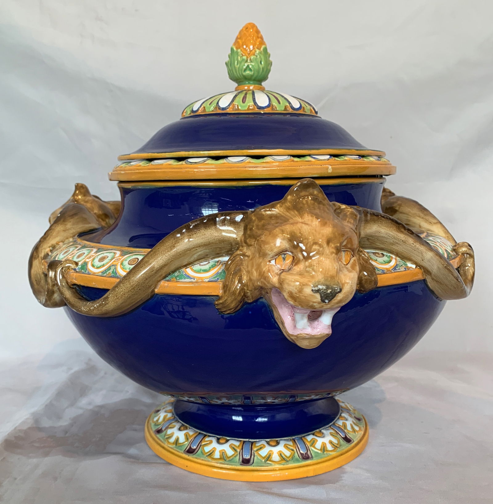 Minton majolica lion bowl liner and (1 of 5)