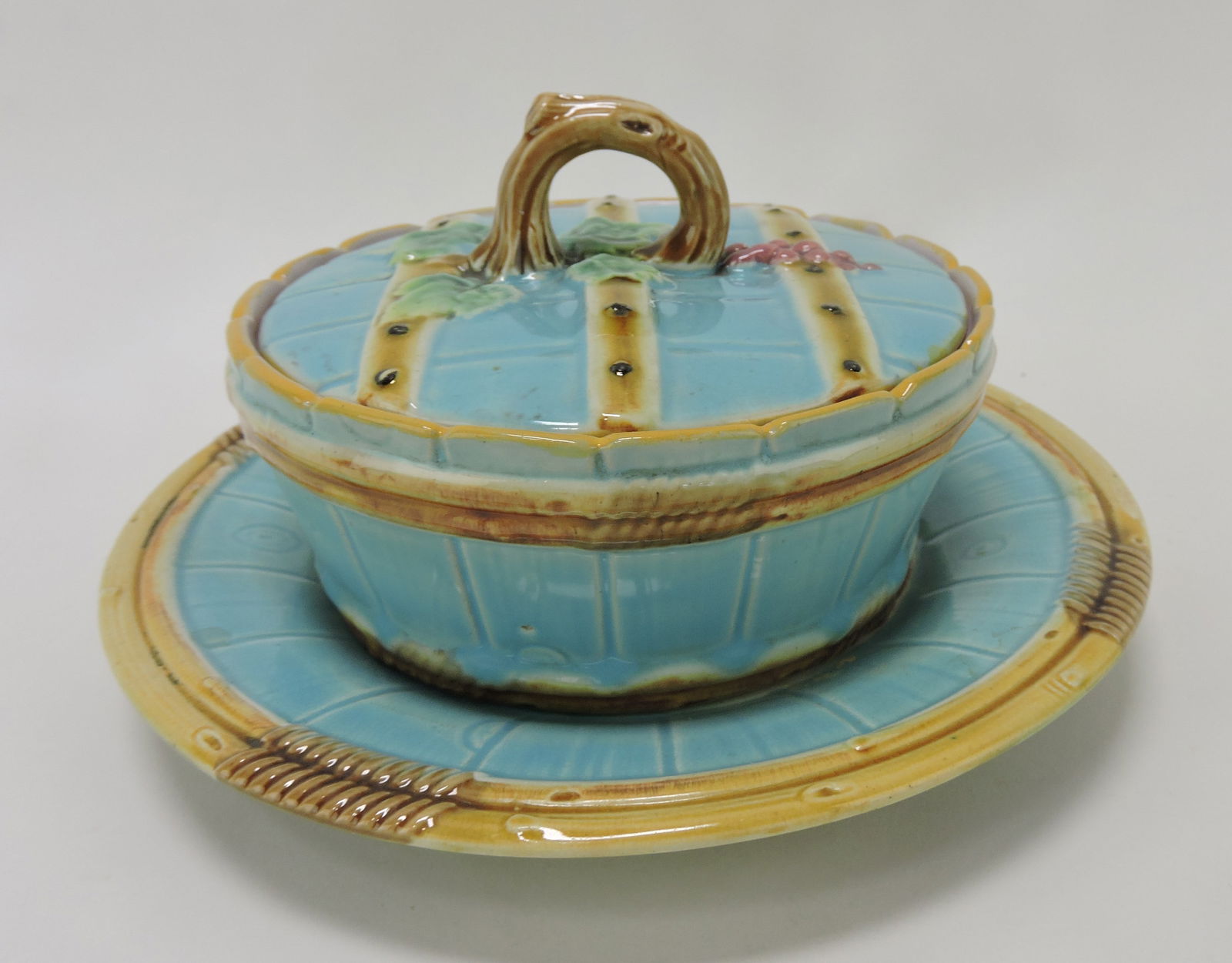 George Jones majolica butter tub with (1 of 1)