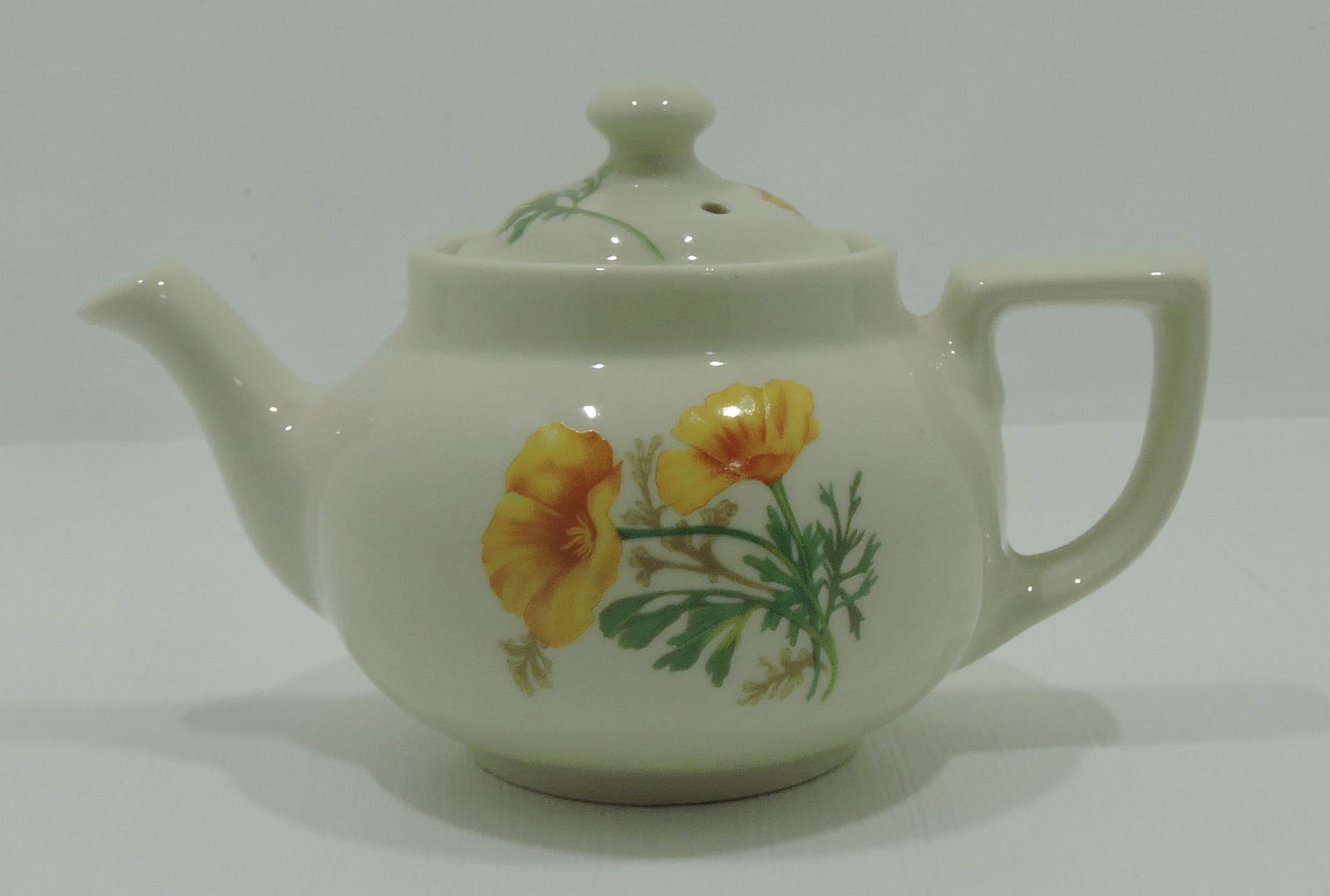 Hall China Boston teapot with Poppy (1 of 1)
