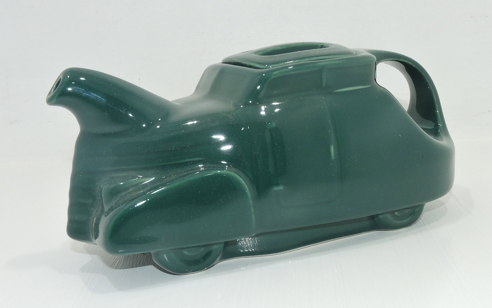 Hall China automobile teapot: .