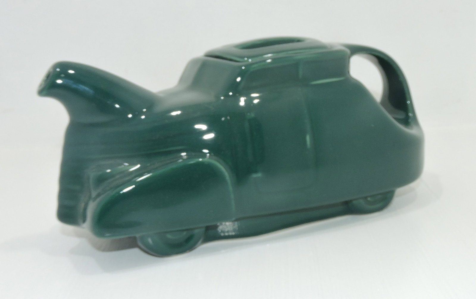 Hall China automobile teapot: .