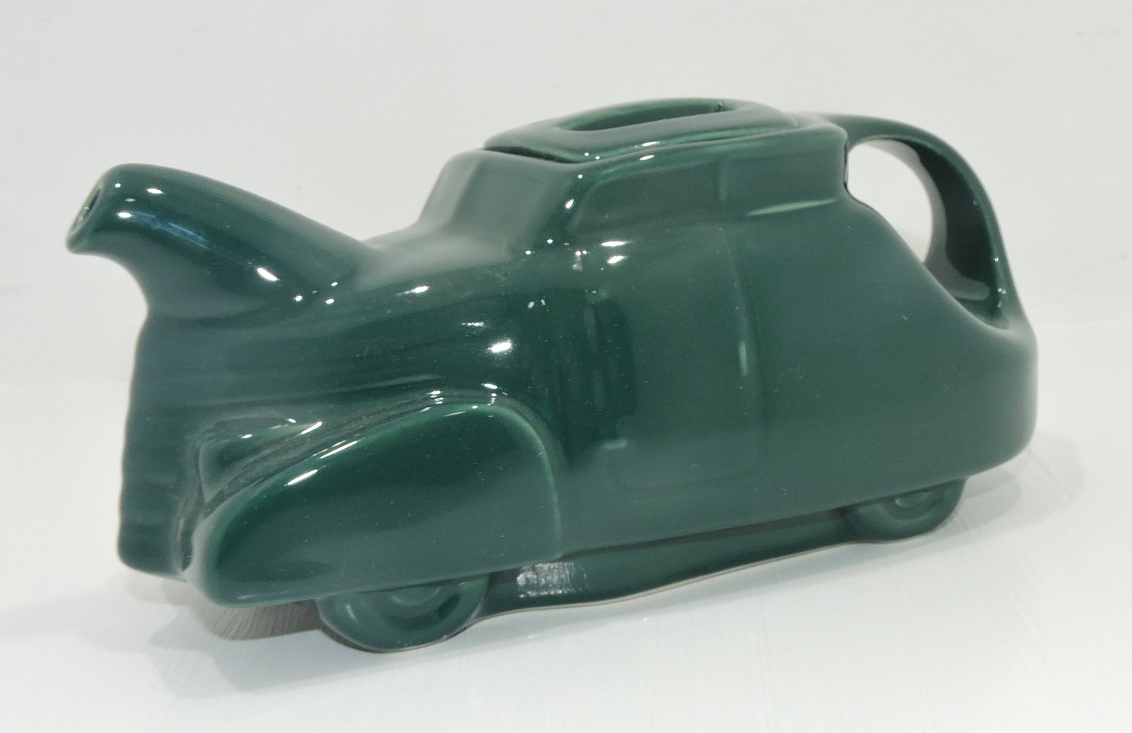 Hall China automobile teapot: .