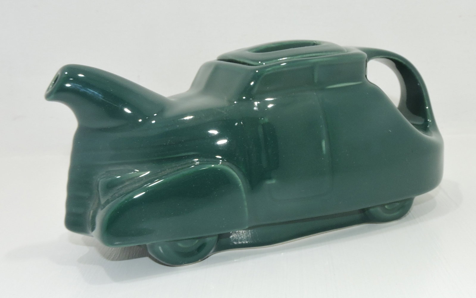 Hall China automobile teapot: .