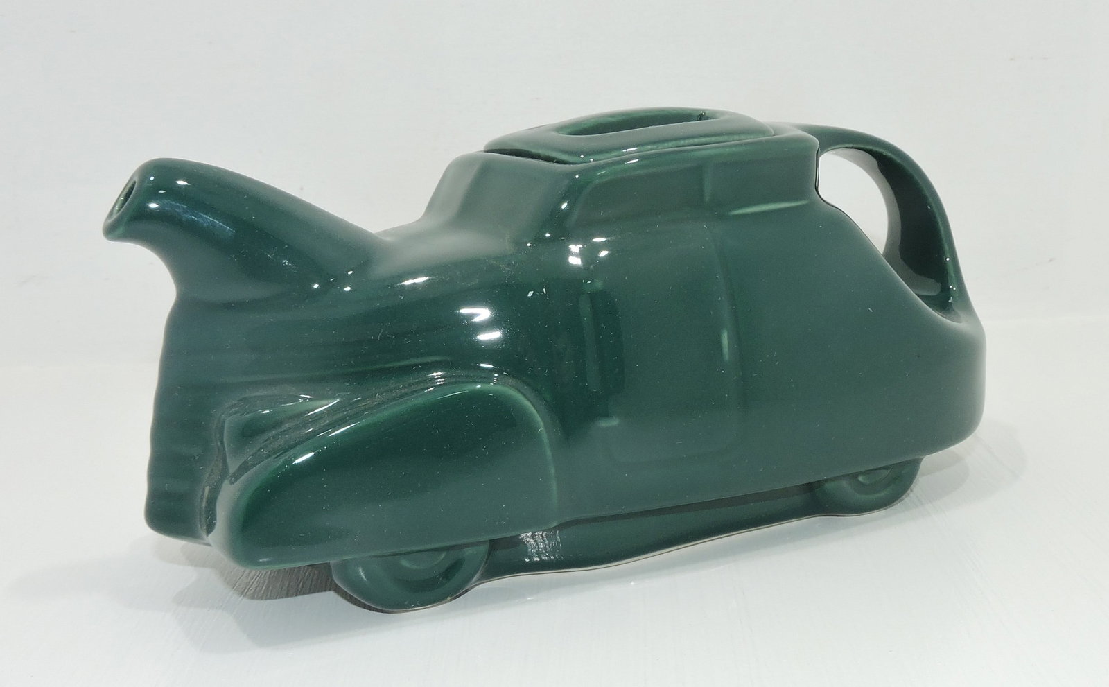 Hall China automobile teapot: .