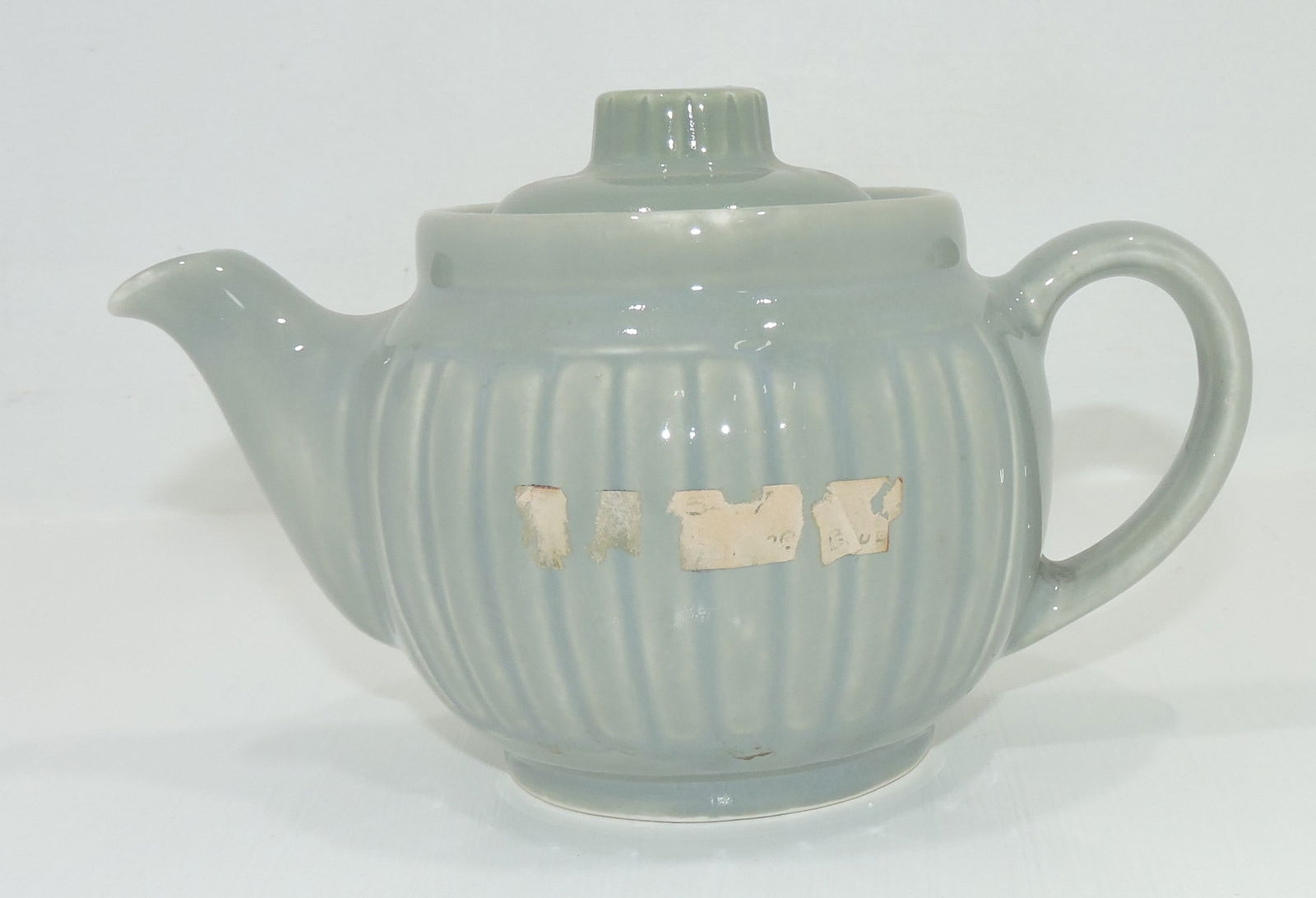 Hall China Everson ribbed teapot, (1 of 2)