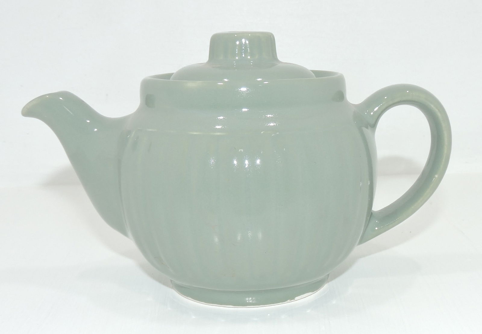 Hall China Everson ribbed teapot, (1 of 2)