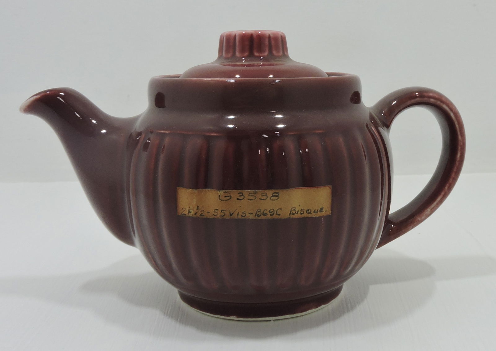 Hall China Everson ribbed teapot, (1 of 2)