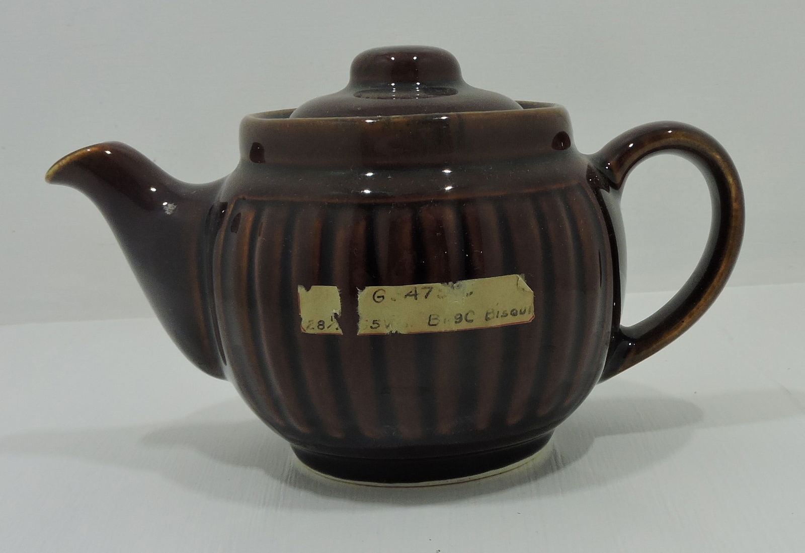 Hall China Everson ribbed teapot, (1 of 2)