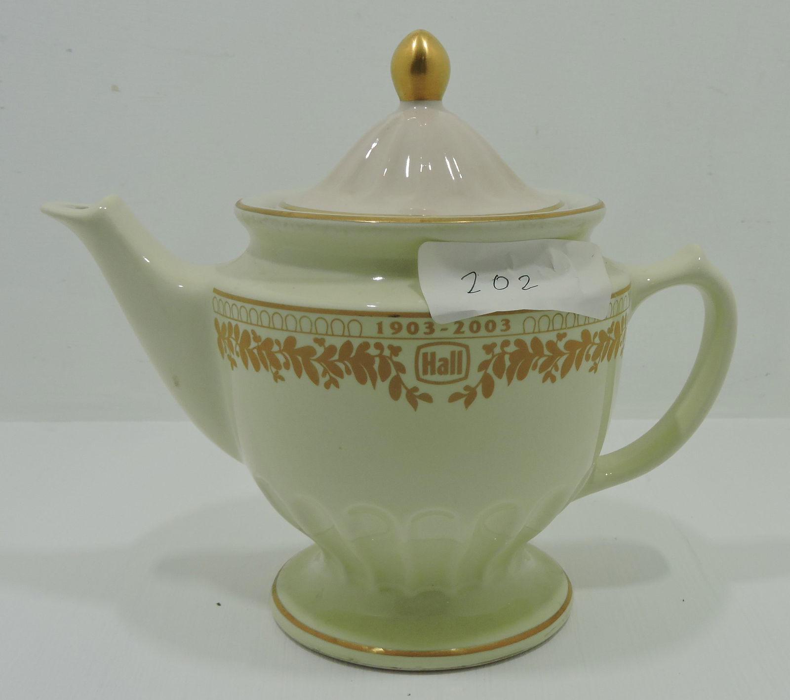 Hall China Centennial teapot, (1 of 1)