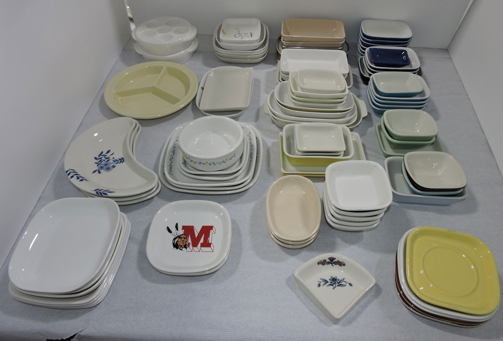 Hall China lot of assorted wares (1 of 1)