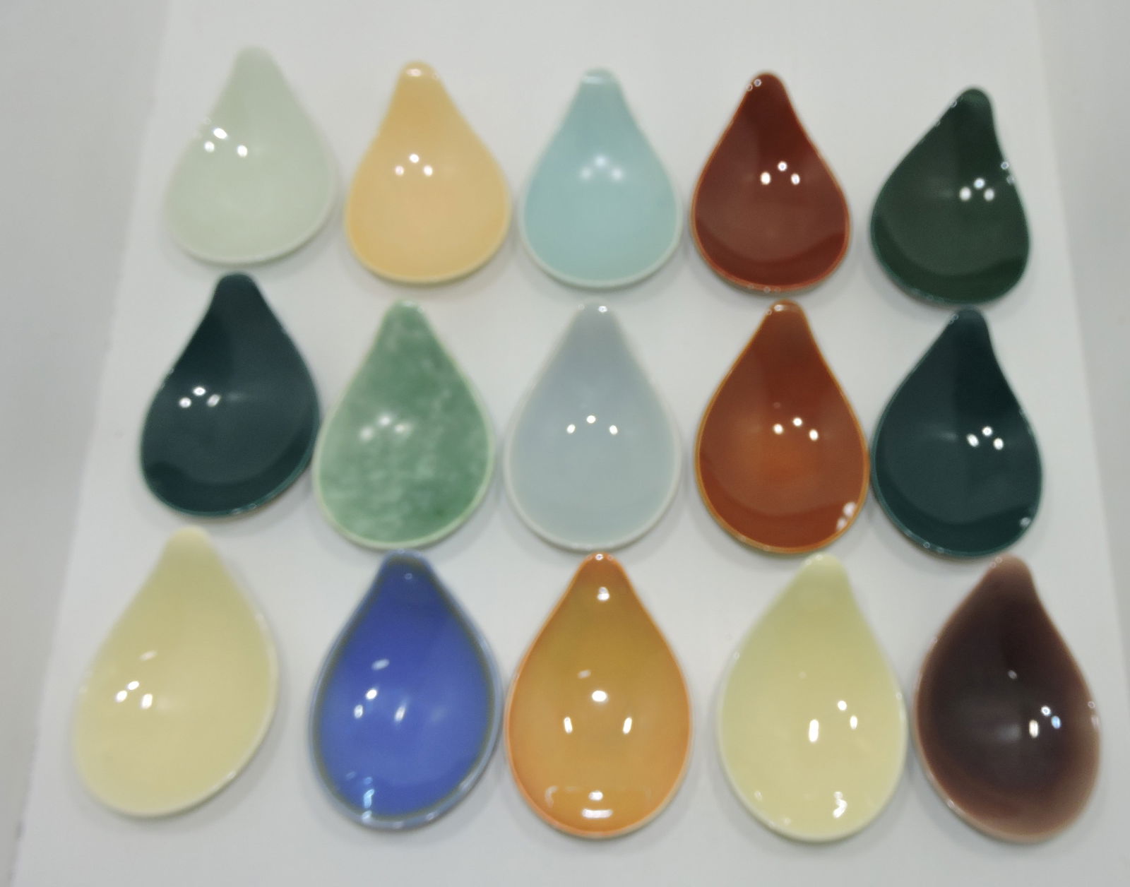 Hall China Eva Zeisel lot of 15 ashtrays, (1 of 2)