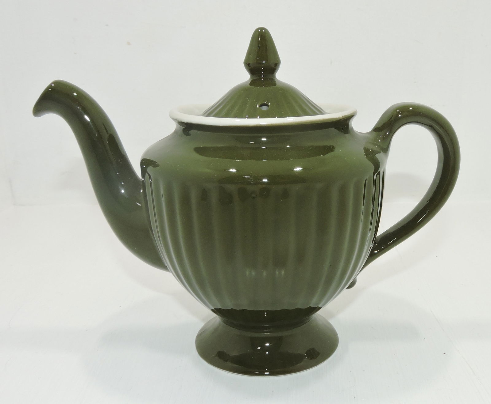 Hall China Los Angeles green teapot (1 of 1)