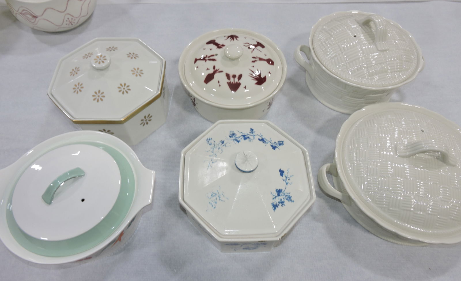 Hall China lot of 6 covered casseroles (1 of 1)