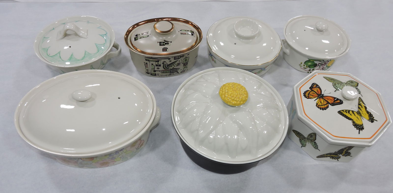 Hall China lot of 7 covered casseroles (1 of 1)