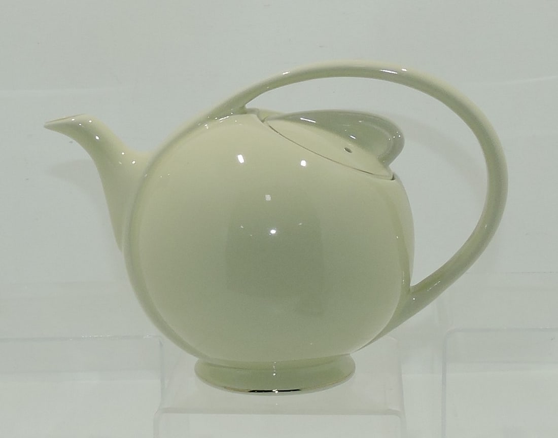 Hall China Airflow teapot: .