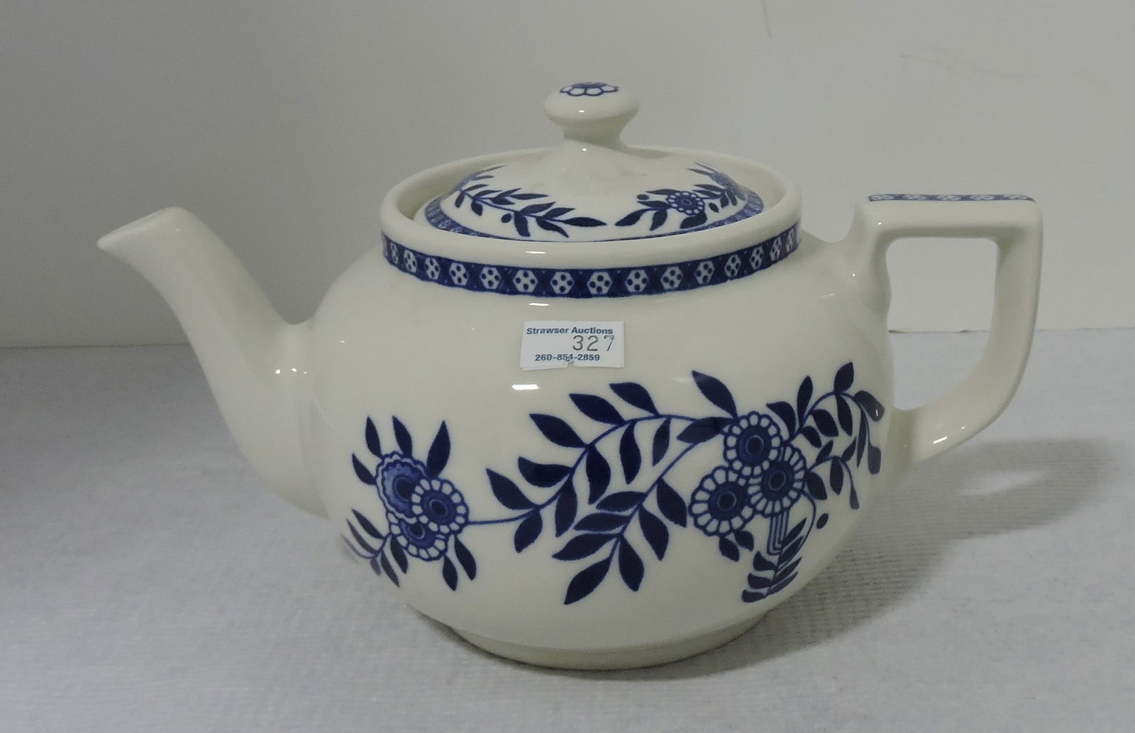 Hall China Boston teapot, blue/white decor (1 of 1)