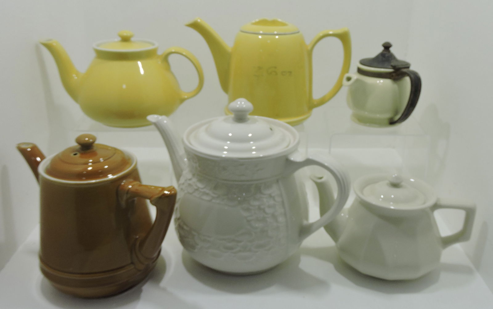Hall China lot of 6 teapots (1 of 1)