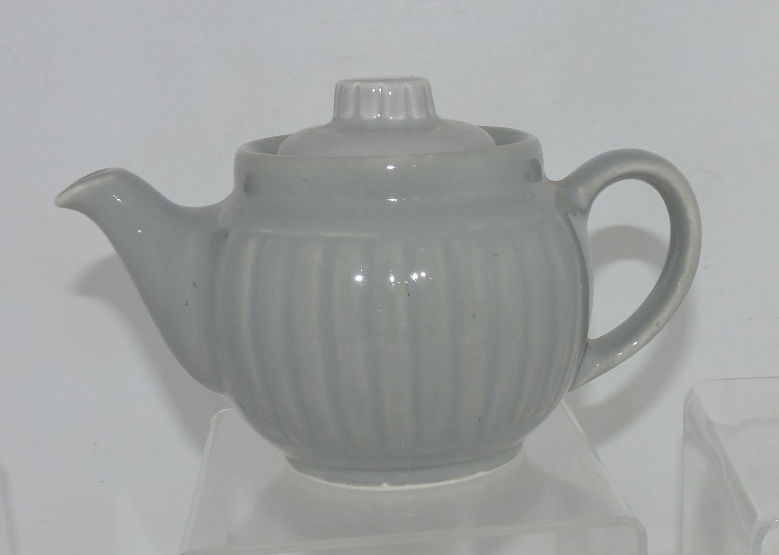 Hall China Everson Ribbed teapot, (1 of 2)