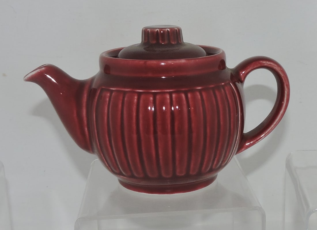 Hall China Everson Ribbed teapot, (1 of 2)