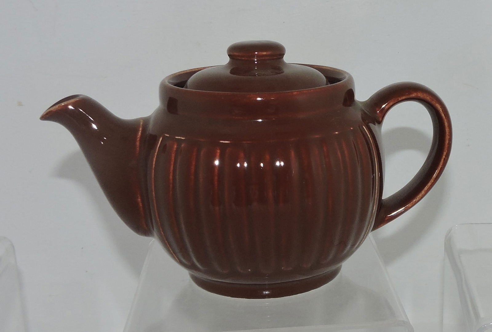 Hall China Everson Ribbed teapot, (1 of 2)