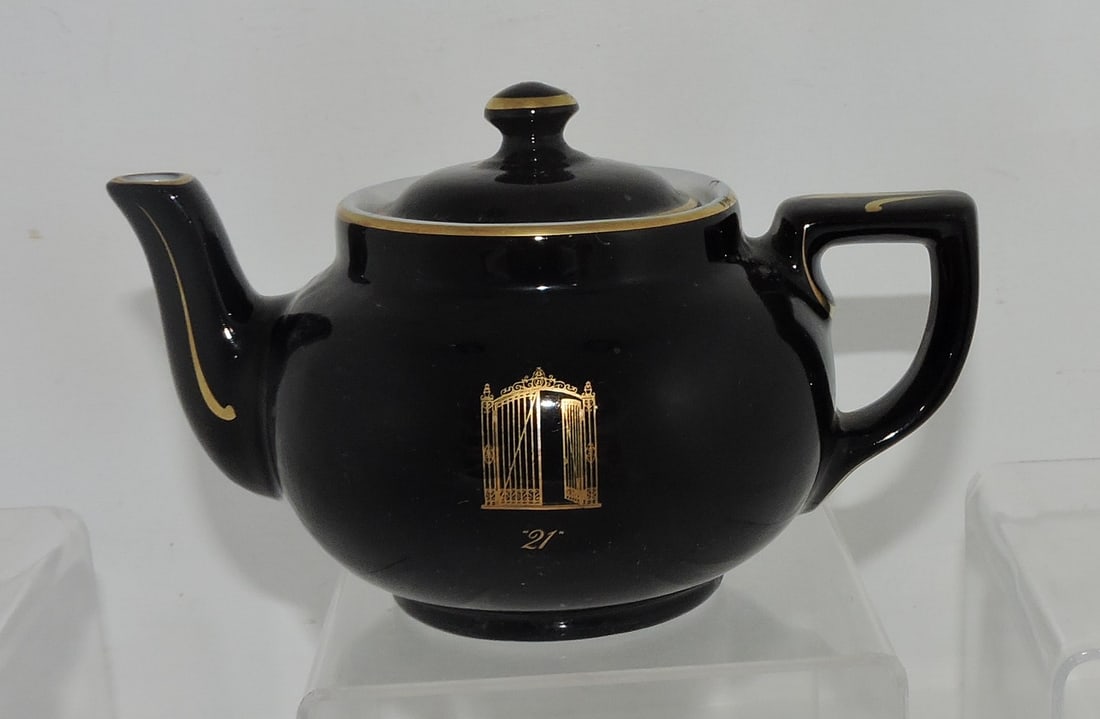 Hall China Boston teapot (1 of 1)