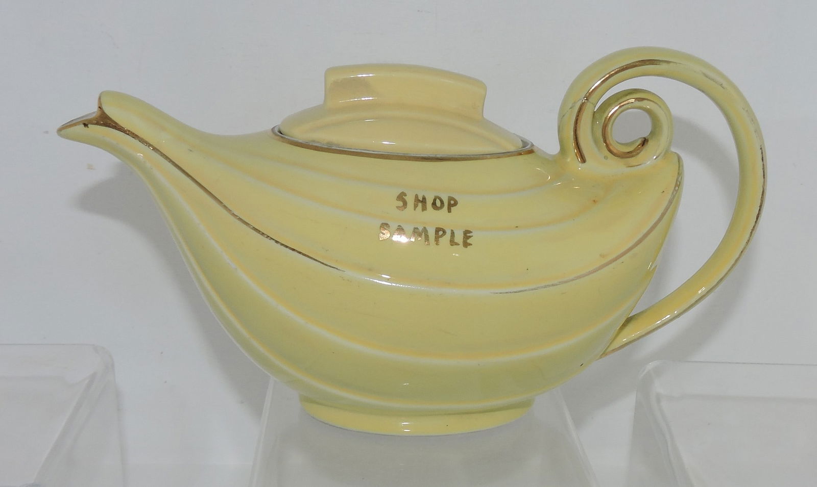 Hall China Aladdin teapot, wrong lid, (1 of 1)