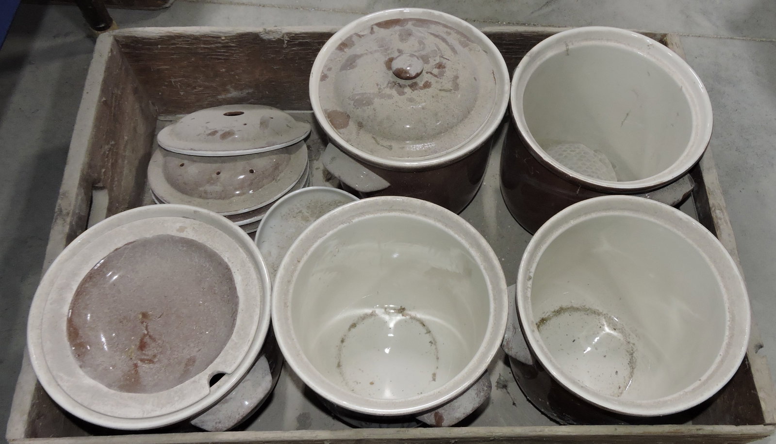 Hall China lot of assorted wares in: wooden dish crate