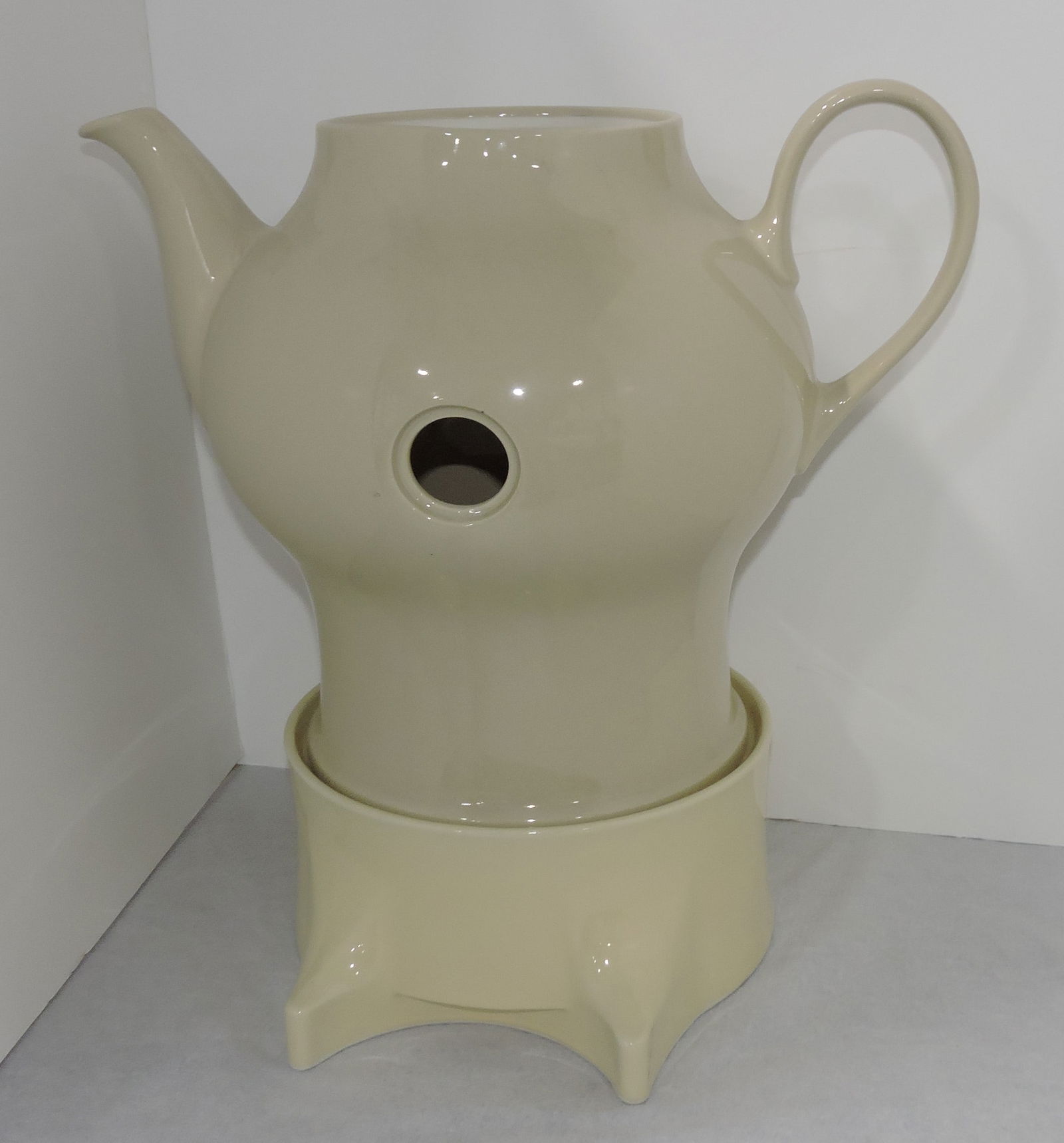 Hall China tea dispenser, no lid, non- (1 of 1)
