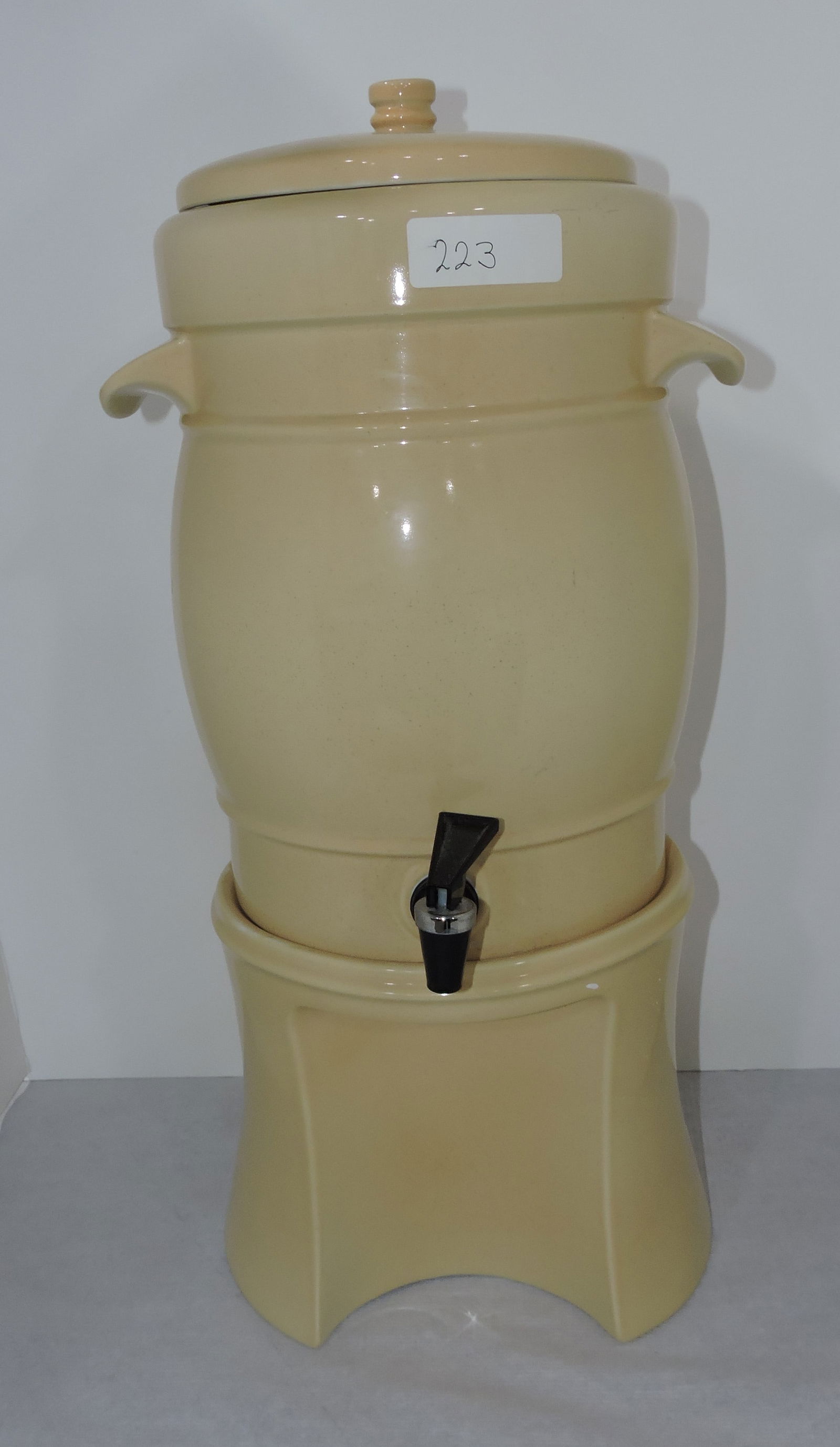 Hall China tea dispenser (1 of 1)