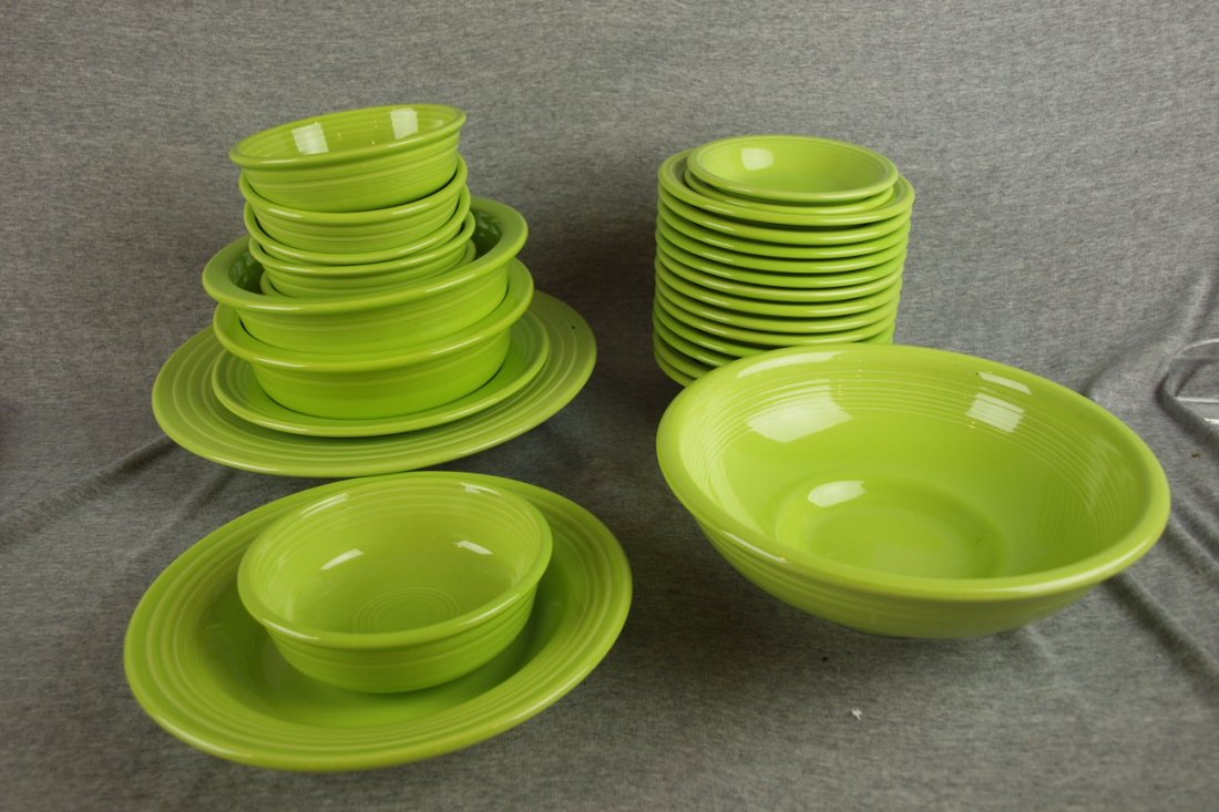 Fiesta chartreuse lot of 27 pieces: Fiesta chartreuse lot of 27 pieces