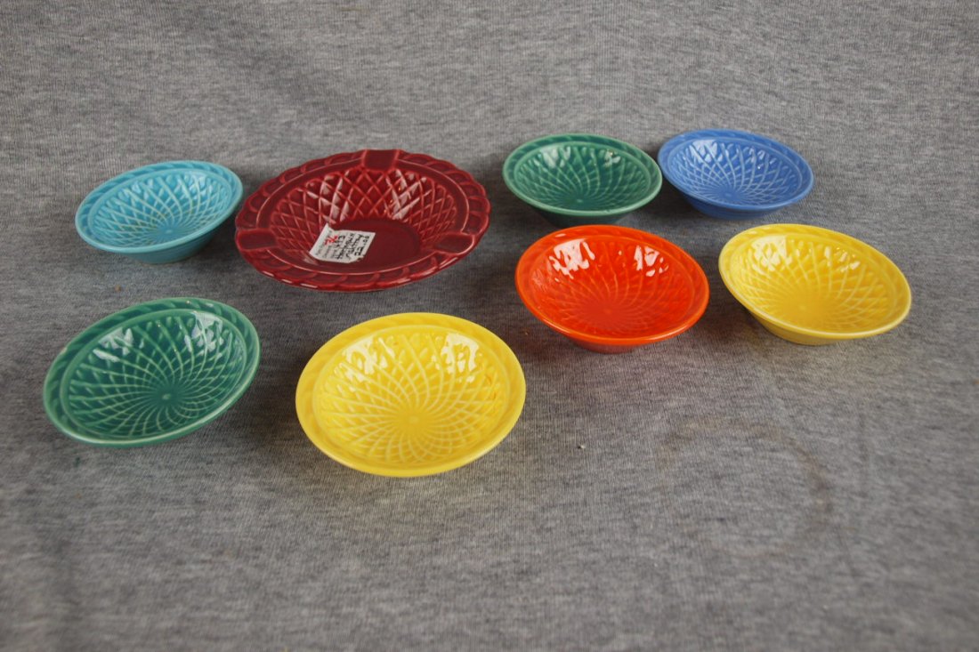 Fiesta Harlequin basket ashtray (maroon) and 7 n: Fiesta Harlequin basket ashtray (maroon) and 7 nut cups