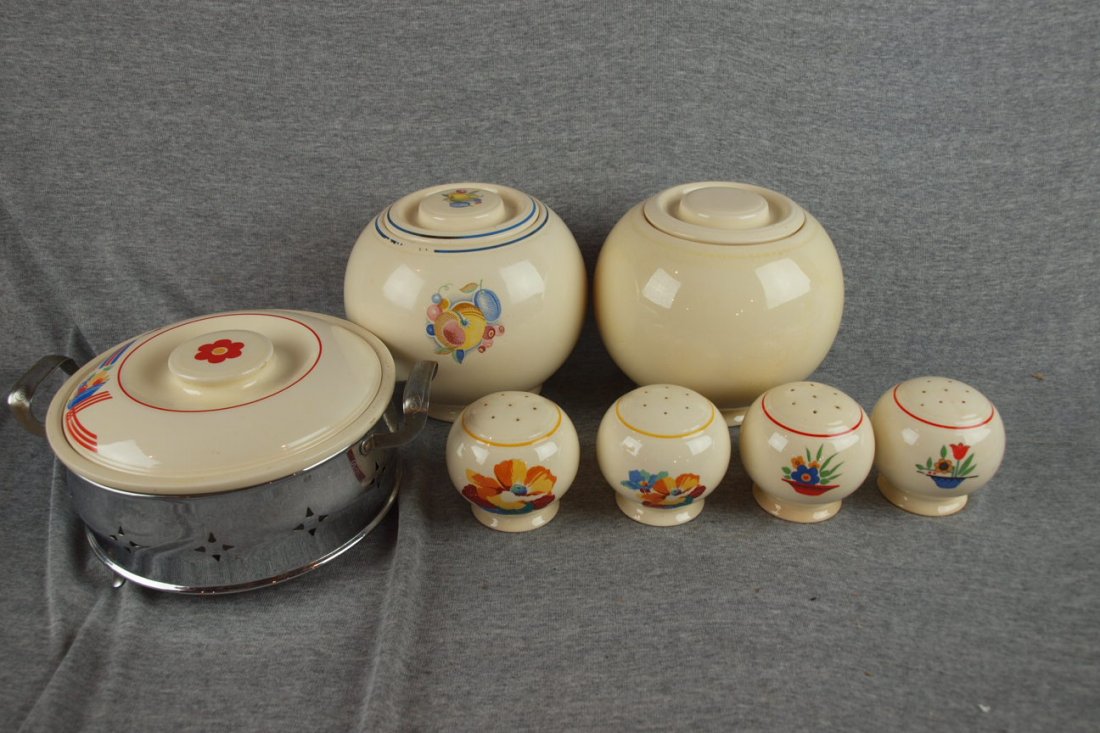 Fiesta Kitchen Kraft Oven Serve group - 2 medium: Fiesta Kitchen Kraft Oven Serve group - 2 medium covered jars, casserole and 2 pair of range shakers