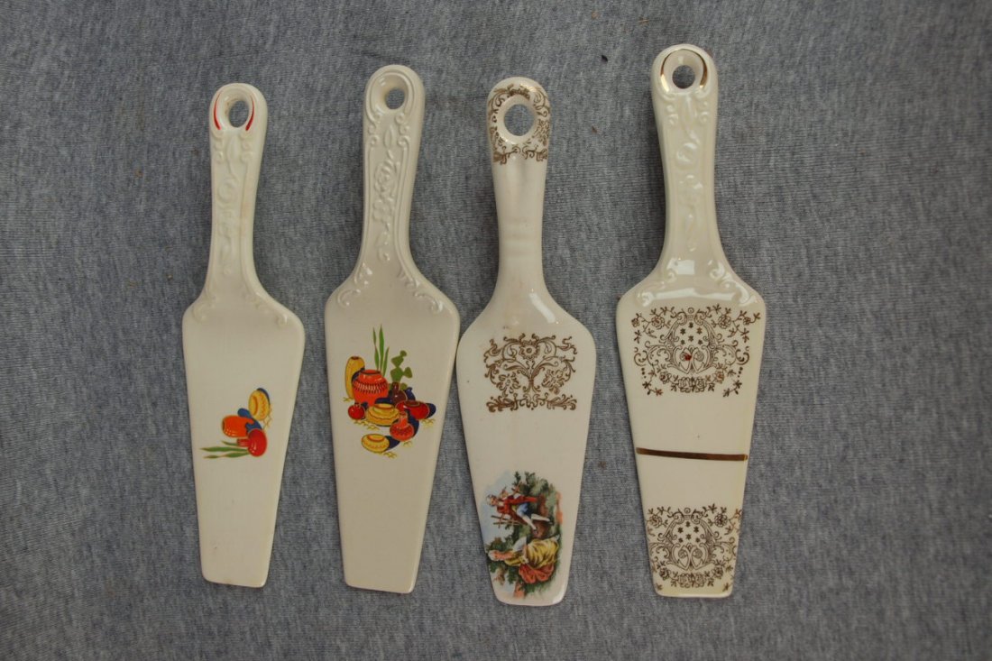 Fiesta Kitchen Kraft Oven Serve lot of 4 cake li: Fiesta Kitchen Kraft Oven Serve lot of 4 cake lifters