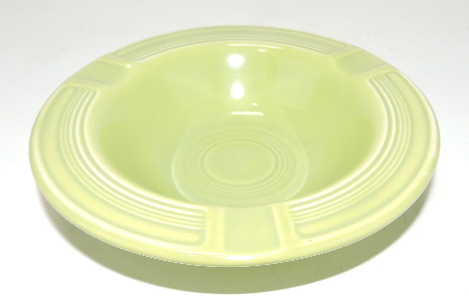 Fiesta ashtray, chartreuse (1 of 1)