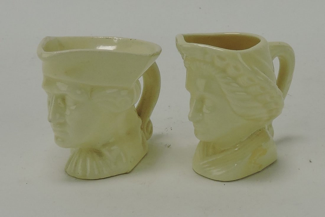 Fiesta World's Fair George Washington: and Martha Washington mini creamers, nick to George