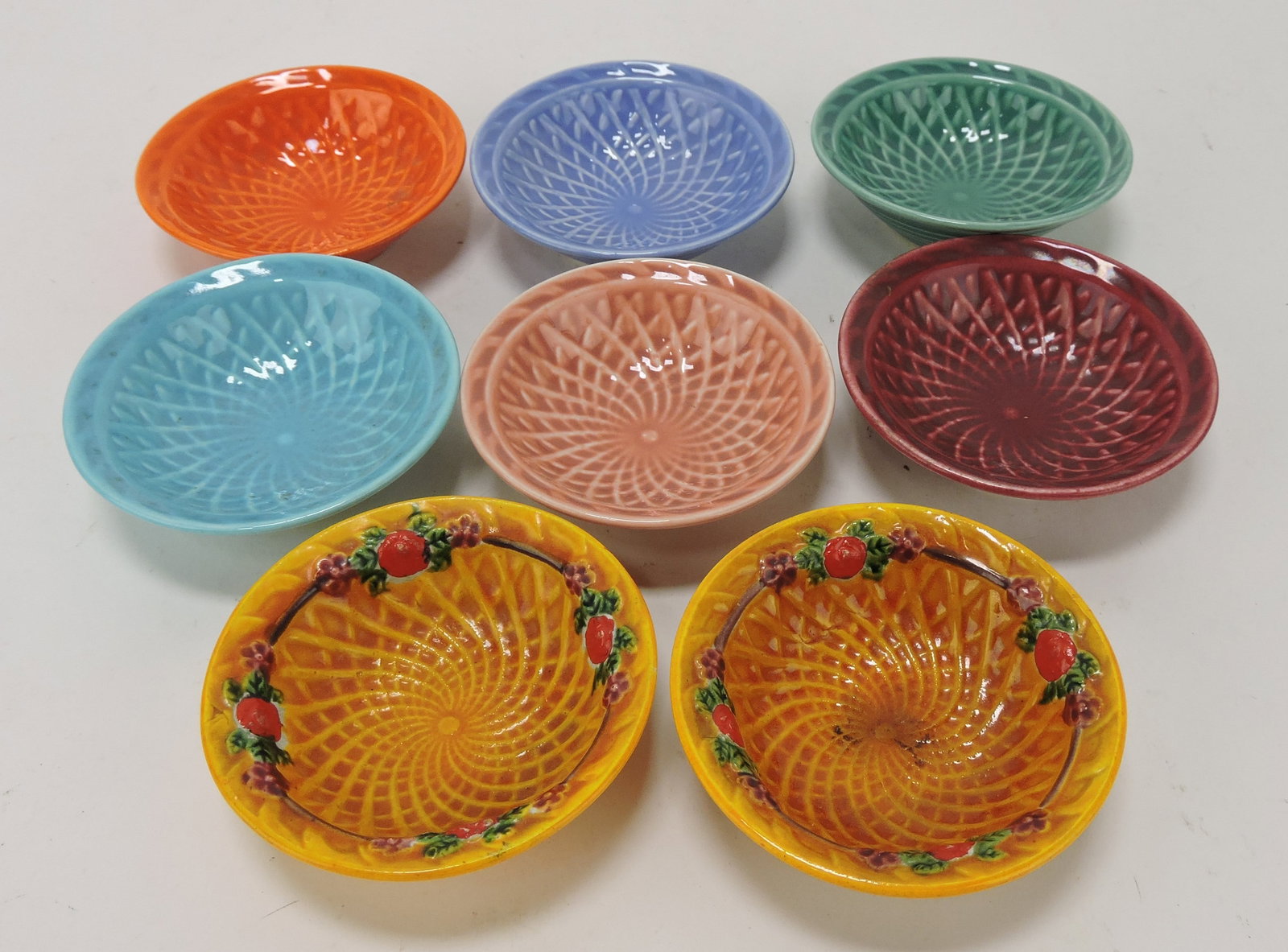 Harlequin nut cup group, 6 Harlequin,: 2 Maruto